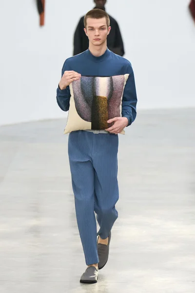 Look 22